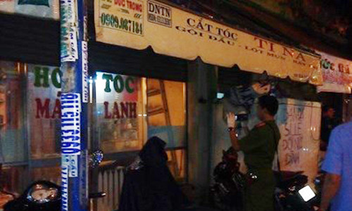 Tiệm cắt tóc TiNa nơi xảy ra án mạng chiều 24/8 - Ảnh: Nguyễn Hiếu