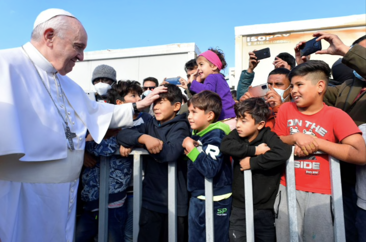 Giáo hoàng Francis trong chuyến thăm đảo Lesbos. (Ảnh: Reuters)