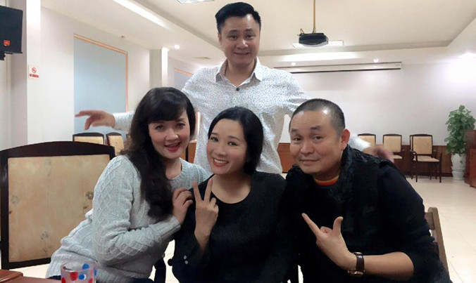 Bức ảnh của nghệ sĩ Xuân Hình trong phòng tập Táo Quân khiến nhiều người bị "mừng hụt". Ảnh: XH.