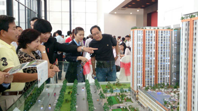 Nhờ doanh số bán hàng cao, môi giới xuất sắc có thu nhập khủng đón Tết. Ảnh: Vũ Lê.