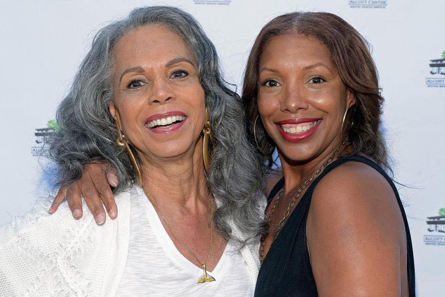 Tìm thấy mẹ ruột sau 50 năm, hóa ra là diễn viên trong bộ phim yêu thích