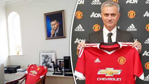 Bên trong phòng làm việc của Mourinho tại M.U