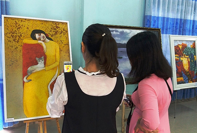 Giáo viên vùng sâu, vùng xa Thừa Thiên-Huế triển lãm tranh dịp 20/11