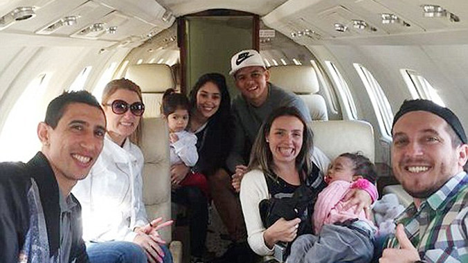 Rojo đưa gia đình sáng Bồ Đào Nha tạm lánh.