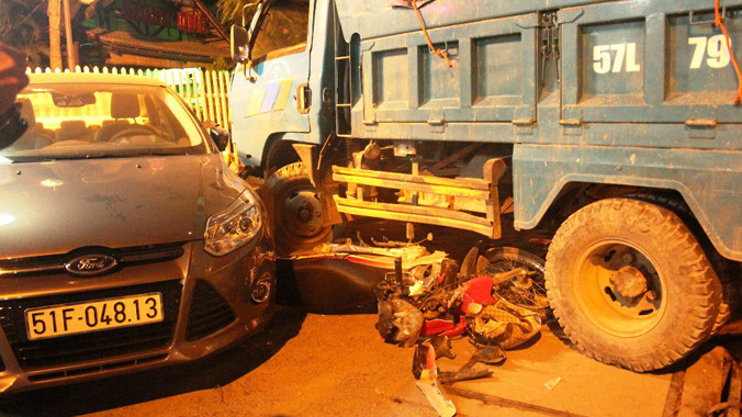 Các phương tiện tại hiện trường. 