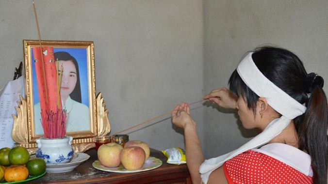 Theo người nhà, chị Tâm đã tự truyền nước vào người để tự tử nhưng không biết có chất gì trong nước.