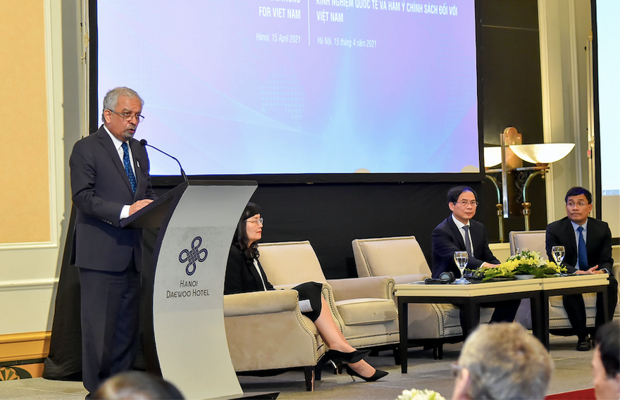 Điều phối viên LHQ tại Việt Nam Kamal Malhotra phát biểu tại toạ đảm. (Ảnh: Mofa)