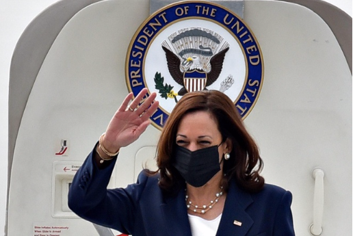 Phó Tống thống Mỹ Kamala Harris rời Việt Nam. (Ảnh: Twitter)