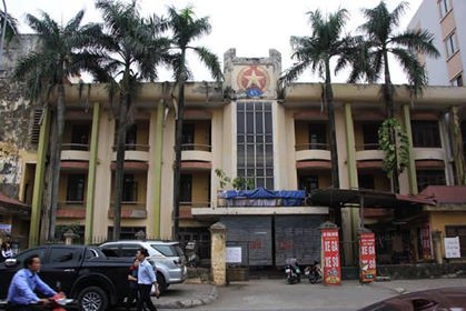Viện Kiểm sát nhân dân Tối cao (Quận Hà Đông) bị bỏ hoang, hiện được nhiều người dân tận dụng làm chỗ sửa chữa xe máy, mở hàng quán...