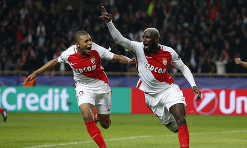 Mbappe (trái) và Bakayoko là mục tiêu chuyển nhượng của Man Utd. Ảnh: Reuters.