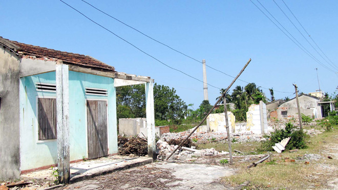 Dân đập nhà, bỏ đi nơi khác sinh sống nhưng dự án mãi vẫn chưa triển khai. ảnh: Nam Cường