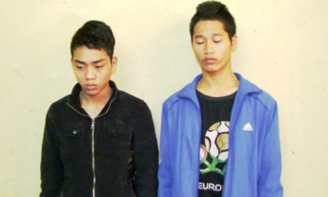 Hai đối tượng Nguyễn Văn Đức và Nguyễn Đức Thịnh tại cơ quan Công an. Ảnh: Dân Trí