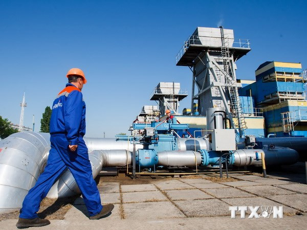 Công nhân làm việc tại trạm khí đốt Uzhgorod, phía Tây Ukraine. (Nguồn: AFP/TTXVN)