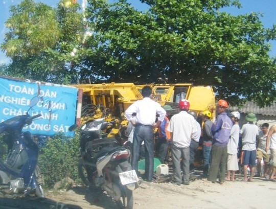 Hiện trường vụ tai nạn khiến đường sắt Bắc - Nam tê liệt nhiều giờ đồng hồ.