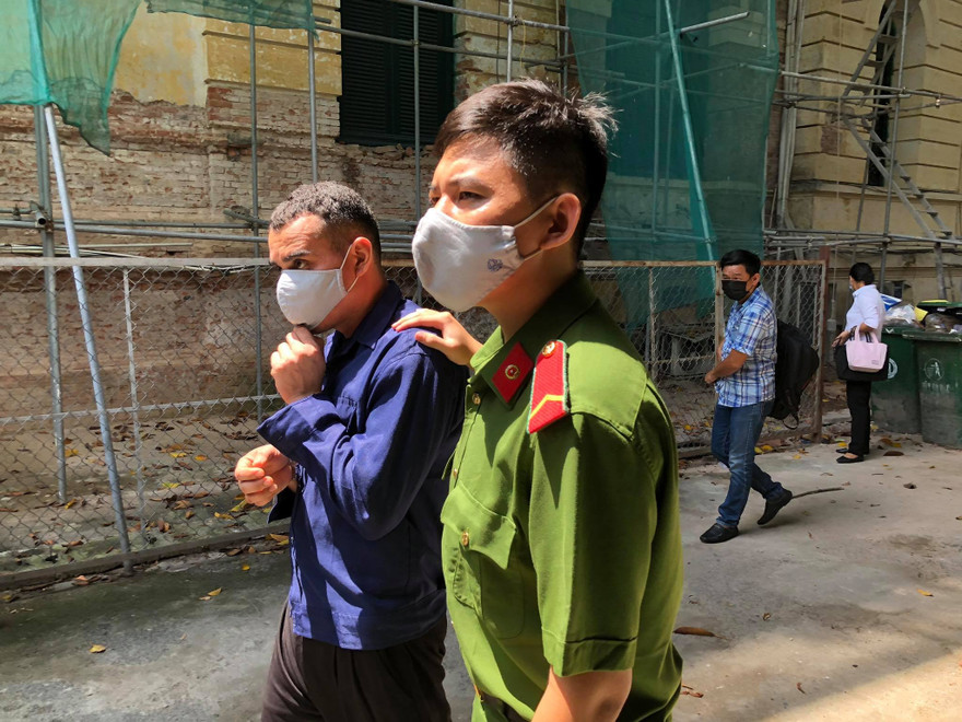 Bị cáo Martinez Lopez Samir sau phiên tòa sáng nay 26/8.