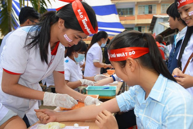 Hiến máu với nụ cười trên môi