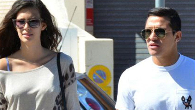 Alexis Sanchez và Valentina Roth.