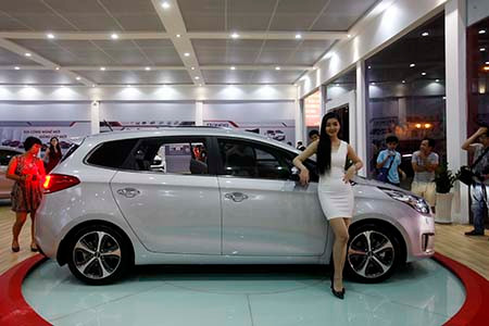 KIA Rondo chính thức ra mắt, giá bán từ 729 triệu đồng