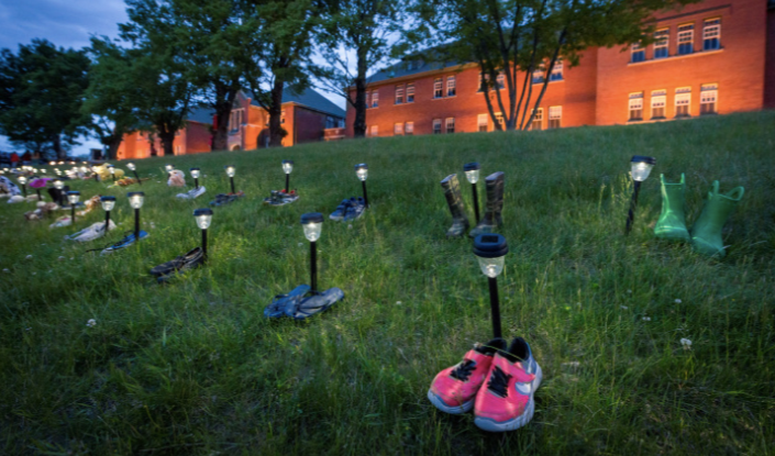 Hàng nghìn ngôi mộ trẻ em không có bia được phát hiện ở hai ngôi trường nội trú cũ của Canada