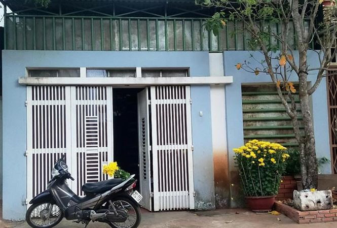 Nhà Phó Giám đốc sở Y tế Đắk Lắk nơi diễn ra chiếu bạc vừa bị công an bắt giữ.