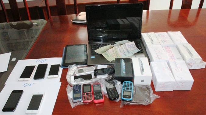 Tang vật công an thu giữ của các nghi can. Ảnh CA cung cấp.