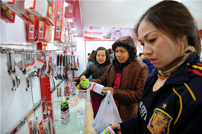 Nhân dịp khai trương showroom nhiều mặt hàng được giảm giá.