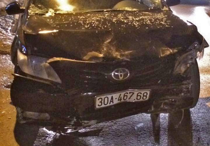 Chiếc xe hư hỏng nặng phần đầu. Ảnh Otofun.
