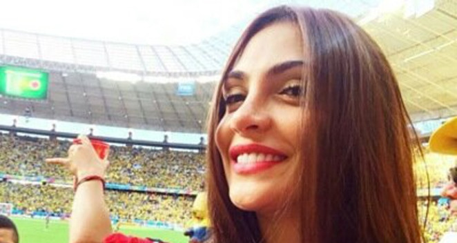 Nữ CĐV Colombia bị săn tìm trên Twitter vì 'xinh như mộng'