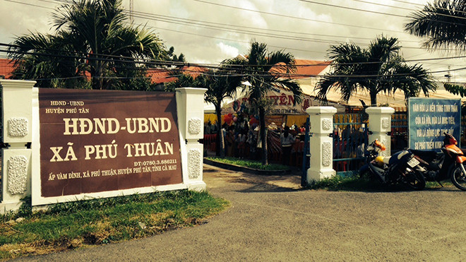 Trụ sở UBND xã Phú Thuận làm đám vu qui cho con gái ông Chủ tịch Lê Công Quẩn