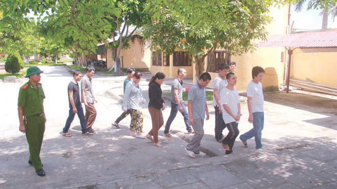  Các đối tượng liên quan đến vụ án đồng loạt bị bắt giữ. Ảnh: Công an Thanh Hóa