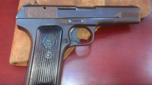 Đối tượng dùng súng K54 hỏng để đi cướp. (Ảnh minh họa)