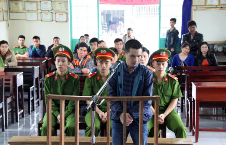 Lê Trọng Hiếu trước vành móng ngựa.