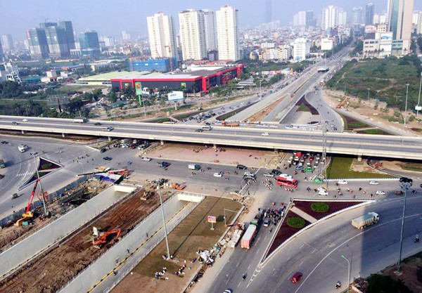 Kinh phí mở rộng xây dựng hoàn chỉnh nút giao Trung Hòa lấy từ nguồn vốn dư còn lại của Dự án xây dựng giai đoạn 2 đường vành đai 3 đoạn Mai Dịch-Bắc hồ Linh Đàm. Tổng mức đầu tư của dự án là 1.087 tỷ đồng trong đó giá trị gói thầu xây lắp là 689,5 tỷ đồn