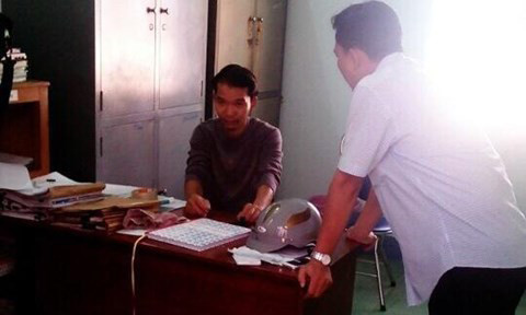 Đối tượng Hồng tại cơ quan công an