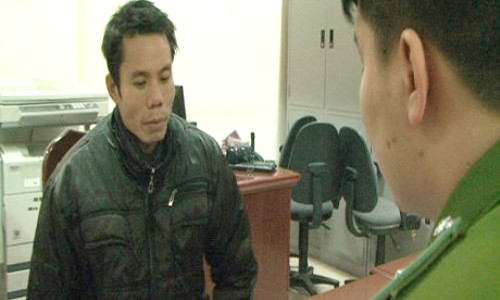 Nghi phạm Vũ Văn Khuyên tại cơ quan điều tra. Ảnh: C.A