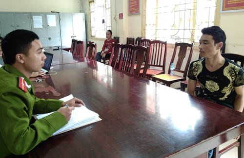 Lấy lời khai đối tượng Trần Văn Dũng tại cơ quan công an