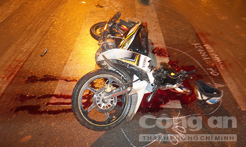 Hiện trường xảy ra tai nạn tối 20/12/2015