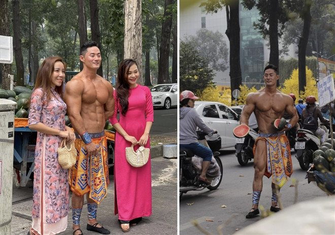 Chàng trai lực lượng mặc khố bán dưa hấu thu hút sự hiếu kỳ của người đi đường ở TP.HCM.
