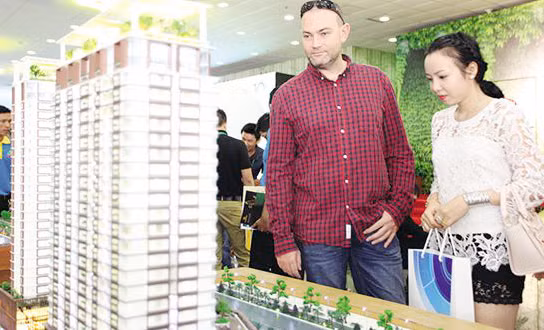 Luật Nhà ở sửa đổi với những qui định "thoáng" hơn cho phép người nước ngoài cũng như Việt kiều sở hữu nhà đã tạo ra những lực đẩy lớn cho thị trường bất động sản Việt Nam. 
