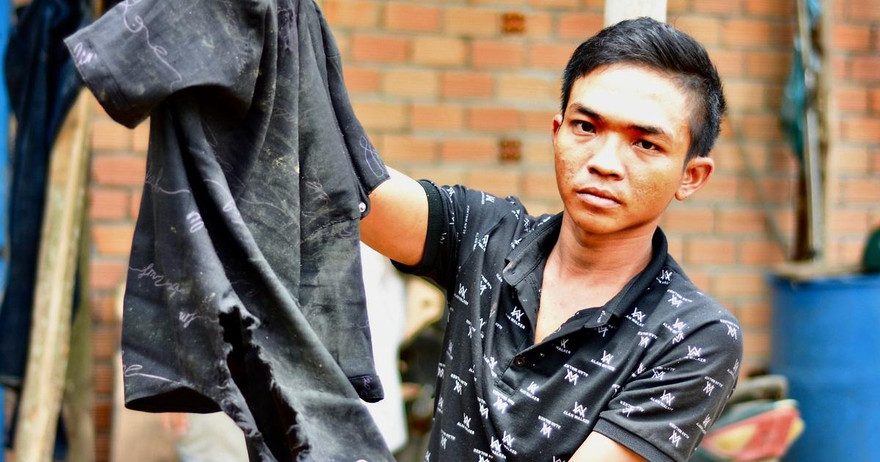 Gần một giờ vật lộn với tử thần của thanh niên đu dưới gầm xe tải suốt 20km