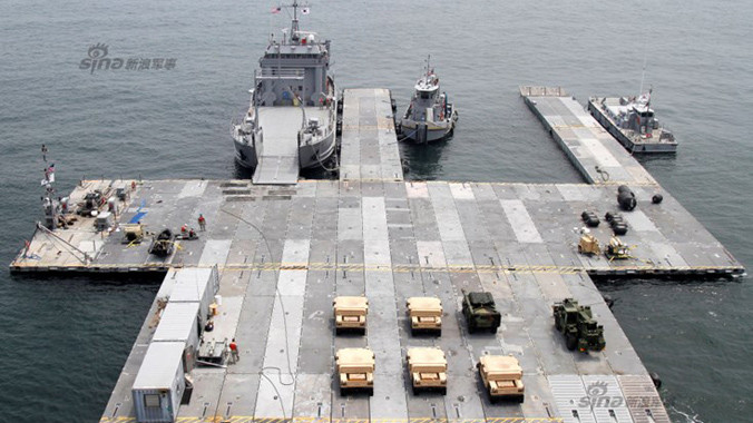 Hoạt động thiết lập cầu phao đổ bộ nằm trong khuôn khổ cuộc tập trận lớn của Hải quân Mỹ - Hàn bắt đầu từ tháng 6.