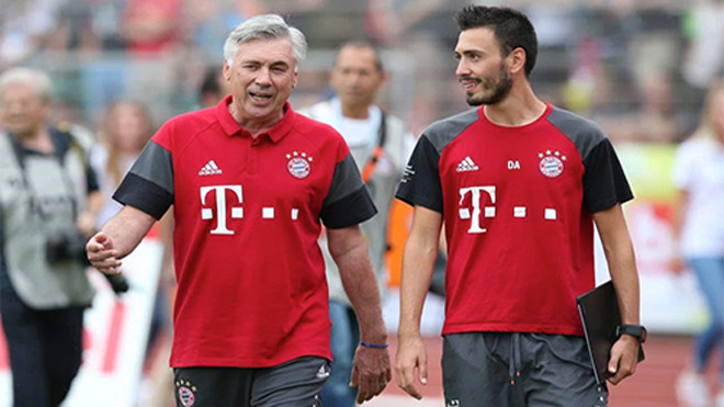 Davide (phải) là con trai của Carlo Ancelotti với người vợ đầu Luisa Gibellini. Ảnh: EPA.