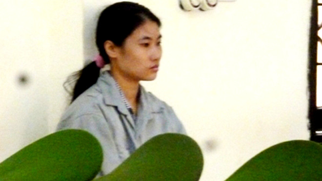 Bị cáo 32 tuổi bị cấp sơ thẩm khép tội đánh chết chồng. Ảnh: Bảo Hà