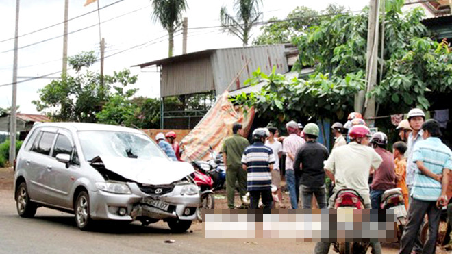 Hiện trường xe của ông Tài bị móp đầu