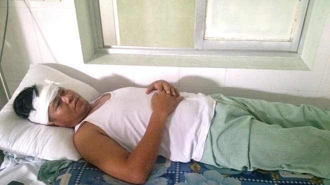 Phó Giám đốc bệnh viện Đa khoa TP Móng Cái cho biết, bệnh nhân Hậu bị chém vào đầu nhưng rất may không ảnh hưởng đến não bộ. Hiện anh đã qua cơn nguy kịch, sức khỏe đang dần hồi phục. Ảnh: Nguyễn Hoàng