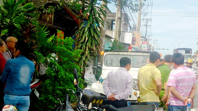 Cơ quan chức năng tiến hành khám nghiệm vụ treo cổ tự tử