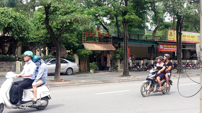 Nhà hàng Phố Ngói tồn tại nhiều năm trong khuôn viên vườn thú Thủ Lệ