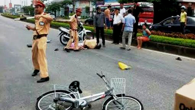 Hiện trường va chạm giữa CSGT Hải Dương với hai cháu nhỏ chiều 30/6. Ảnh: Facebook