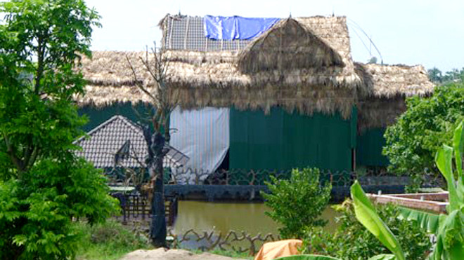 Ngôi biệt thự vờ xây nhà lá