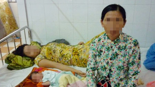 Bà Tâm chăm sóc mẹ con sản phụ nhí tại bệnh viện